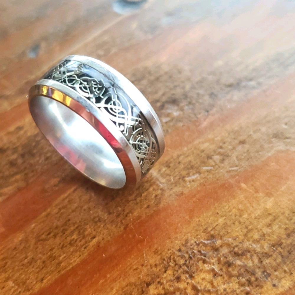 Men's Stainless steal comfort-fit filigree ring.